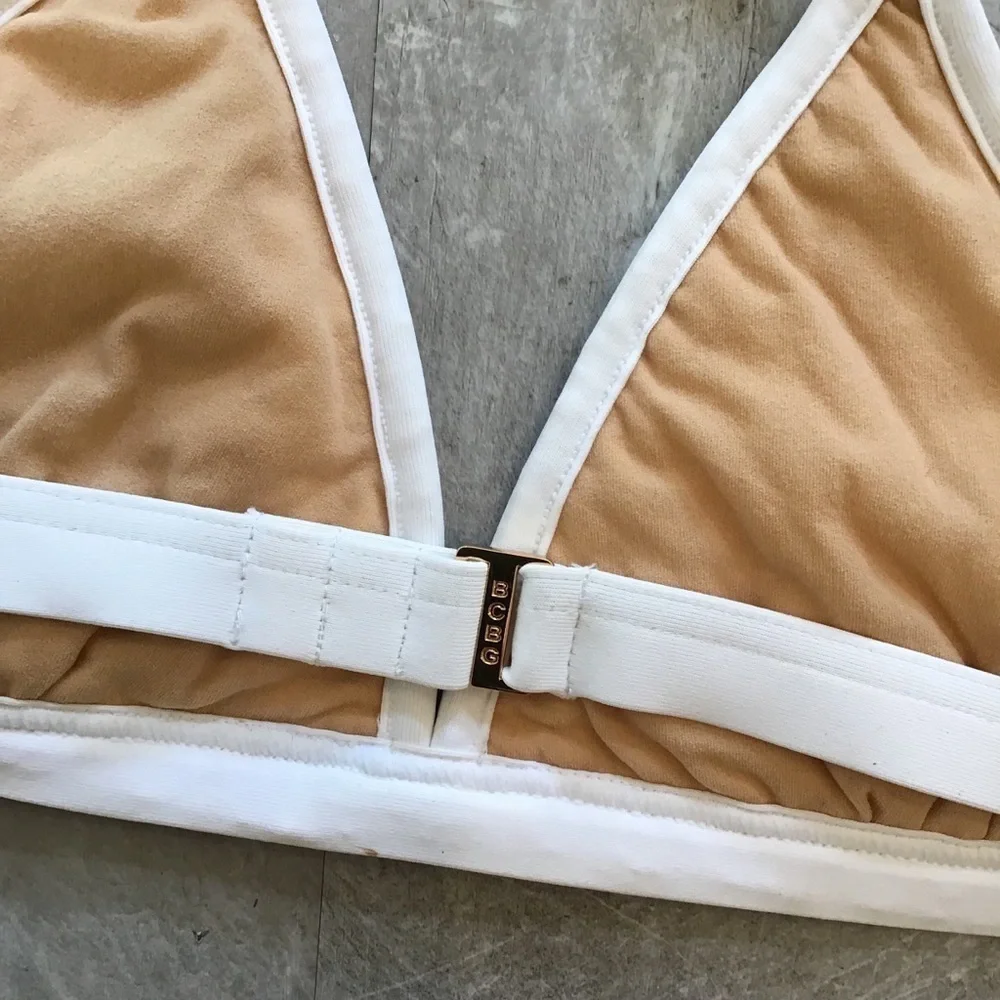💕BCBGMAXAZRIA💕 White Ruffle Triangle Bikini Top